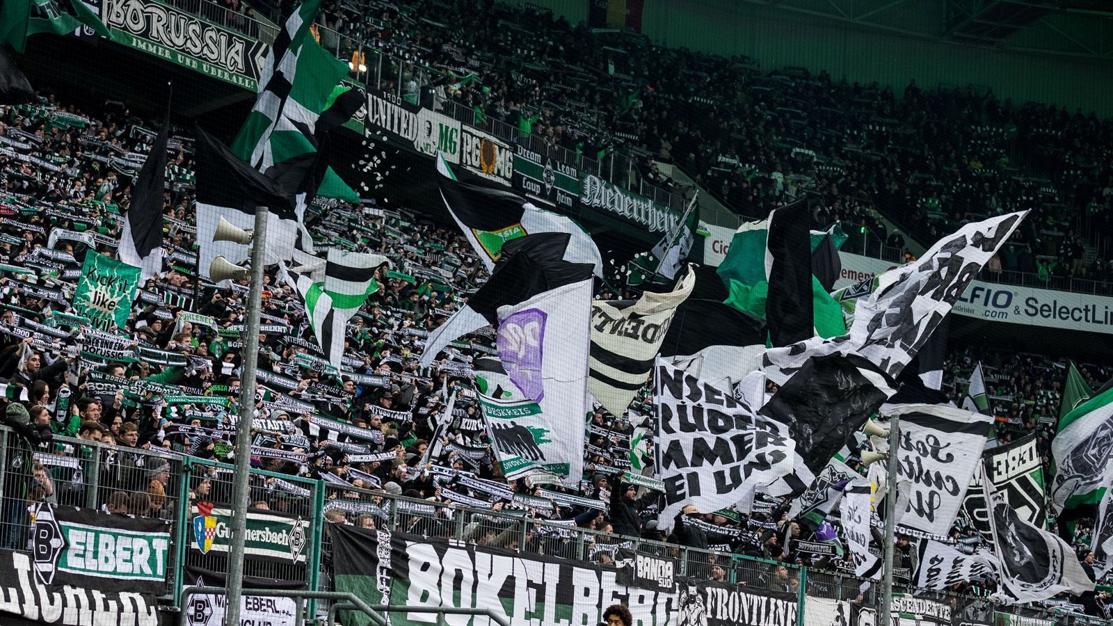 
                <strong>Borussia Mönchengladbach</strong><br>
                Die Profi-Abteilung der "Fohlen" wird von der Kapitalgesellschaft Borussia VfL 1900 Mönchengladbach GmbH betrieben, die sich komplett im Besitz des Vereins befindet. Investoren haben sich bislang noch nicht eingekauft. Mönchengladbachs Sportdirektor Eberl schloss in diesem Jahr aus, dass bald ein finanzstarker Investor einsteigen werde. Der Verein wolle Herr im eigenen Haus bleiben, so der ehemalige Profi.
              