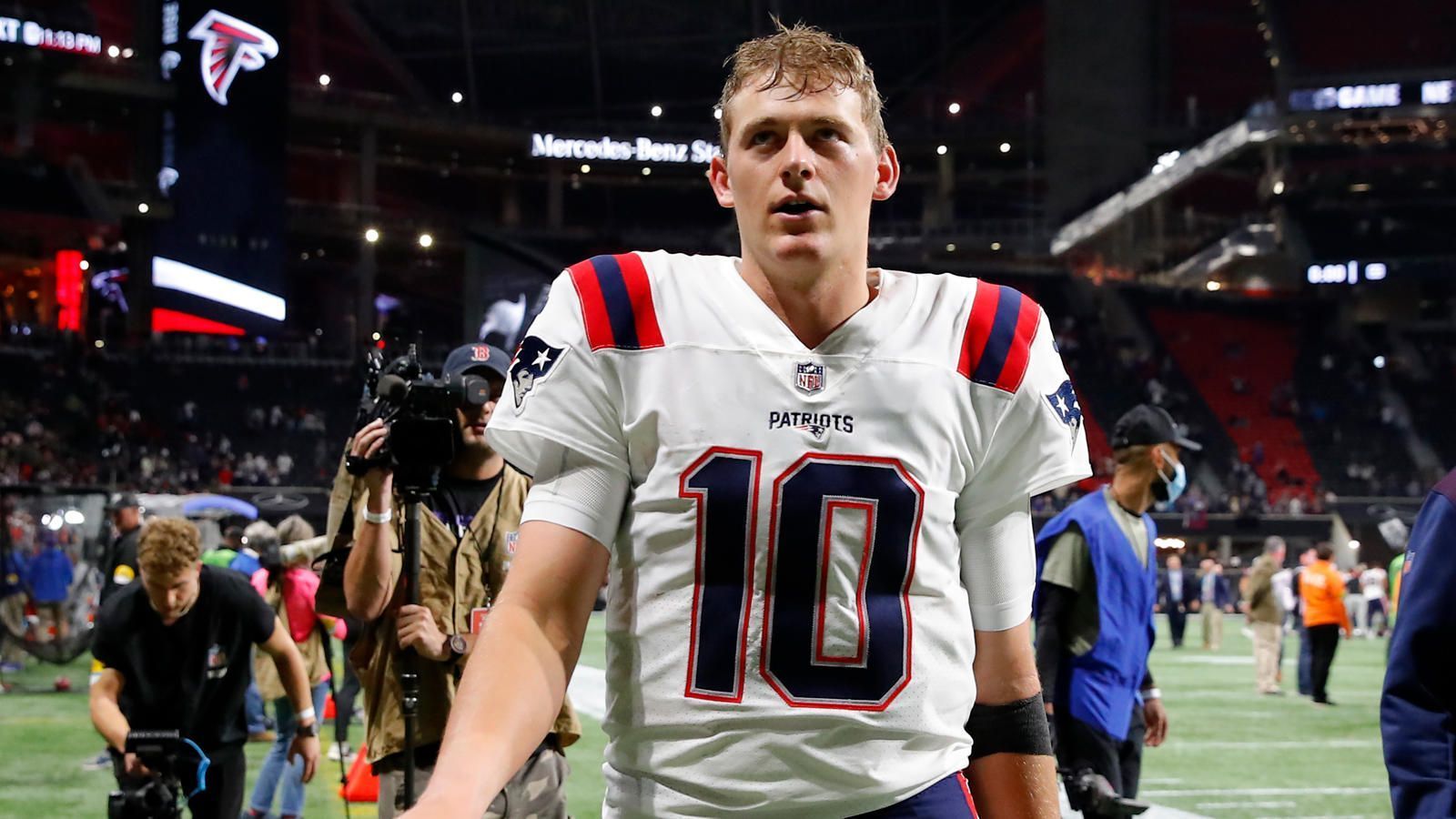 
                <strong>Die Teams mit den besten Rookies</strong><br>
                Die Regular Season neigt sich dem Ende entgegen. Das heißt auch, dass es nach 14 Spieltagen bereits einige Erkenntnisse in der NFL gibt. Gerade bei Rookies sind die Leistungen zum Start in die Karriere sehr wechselhaft. ran zeigt, welches Team bei den Neulingen das beste Händchen hatte.
              