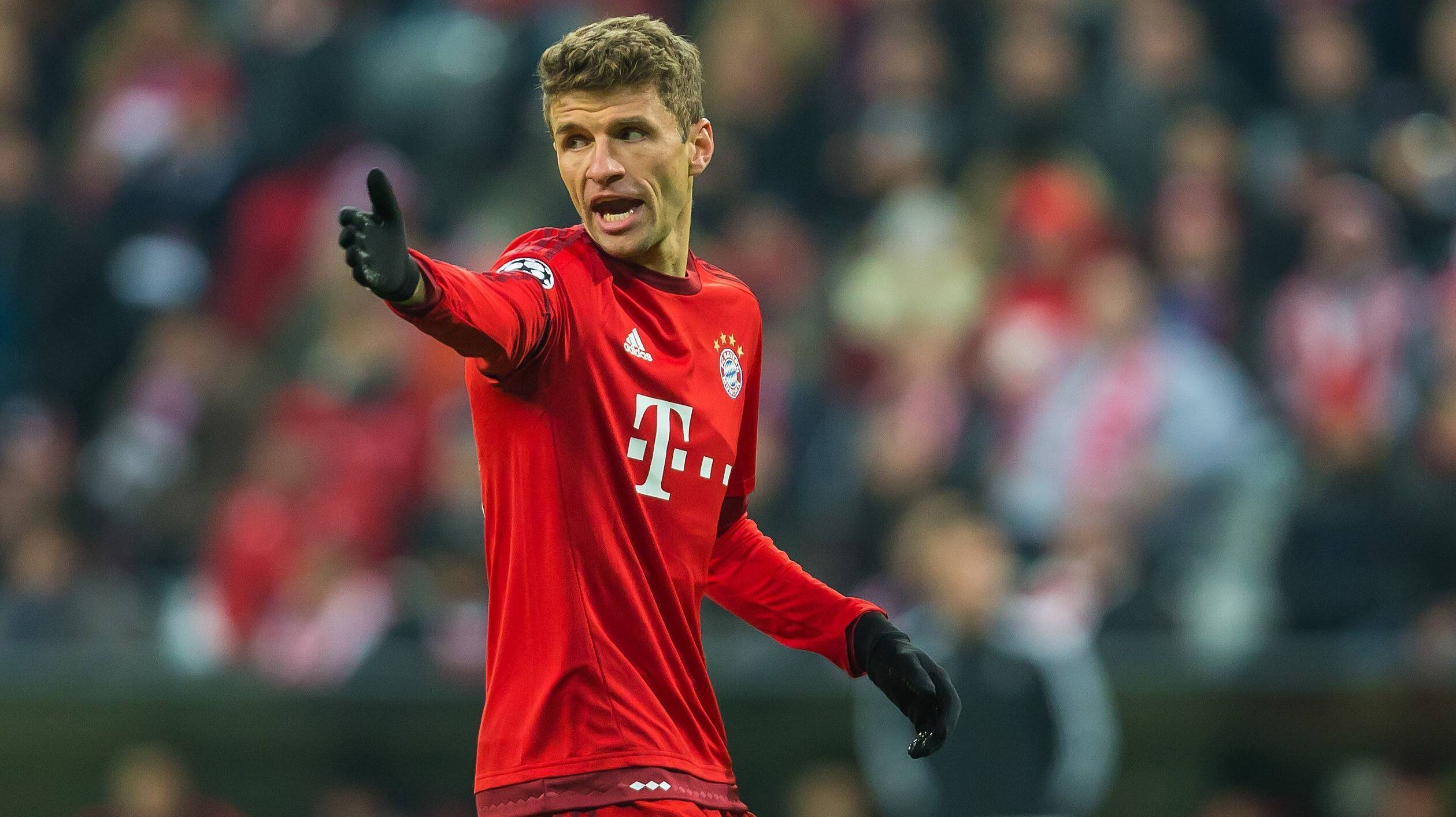 
                <strong>Thomas Müller</strong><br>
                Thomas Müller: Auffälliger als in den Spielen zuvor. Erarbeitete sich früh eine Chance. In bester Müller-Manier zum 3:0 erfolgreich. Stand dort, wo er stehen musste. Lief nach Badstubers Roter Karte noch mehr. ran-Note: 2
              