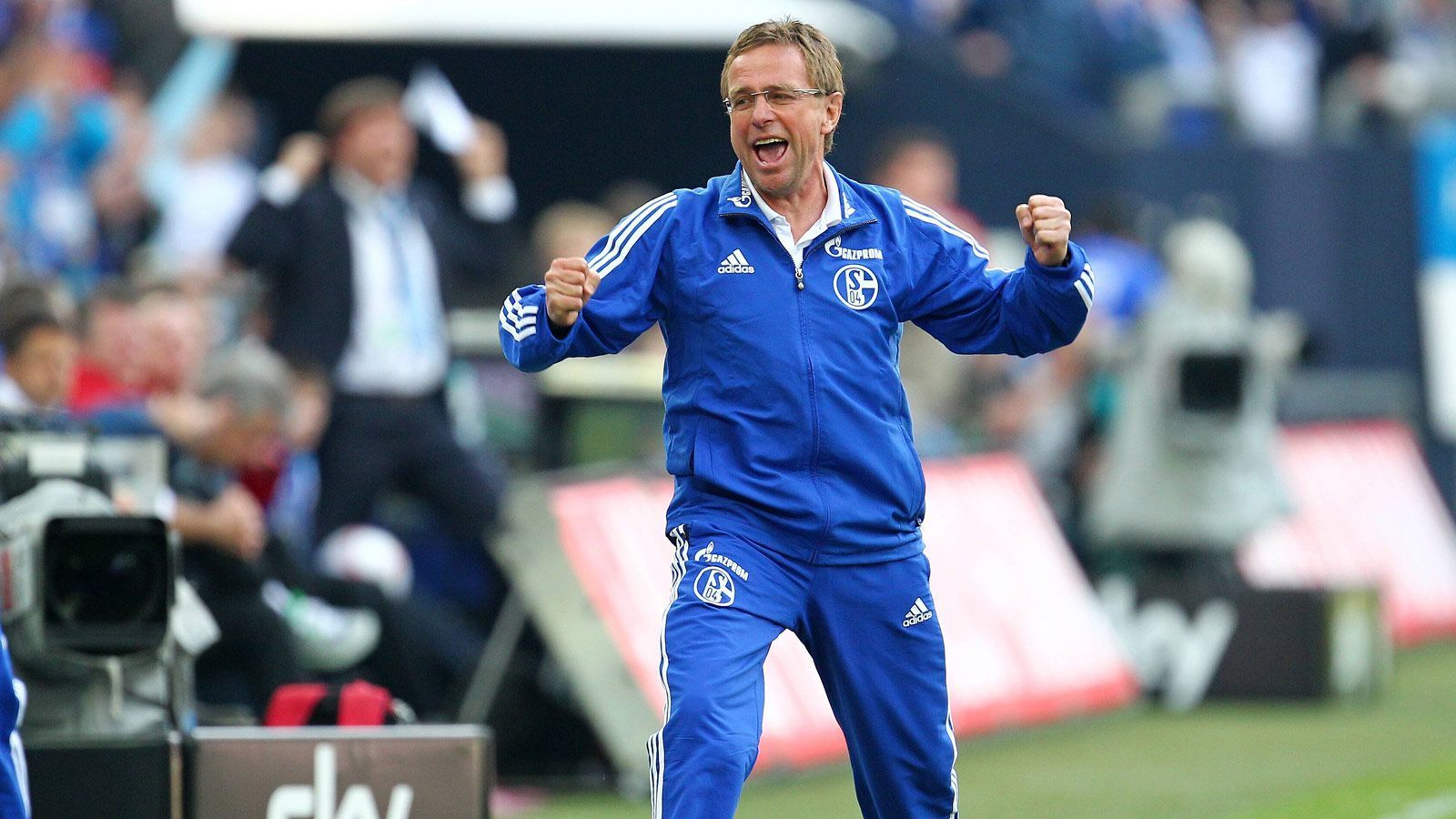
                <strong>Die Schalker Trainerstatistik von Ralf Rangnick</strong><br>
                Pflichtspiele: 88 (davon 57 in der Bundesliga) -Bundesliga-Siege: 31 (54% Siegquote) -Bundesliga-Punkteschnitt: 1,82 (104 Punkte in 57 Spielen) -Größter Erfolg: Sieg im DFB-Pokal (2010/11), Vize-Meister (2004/05)
              