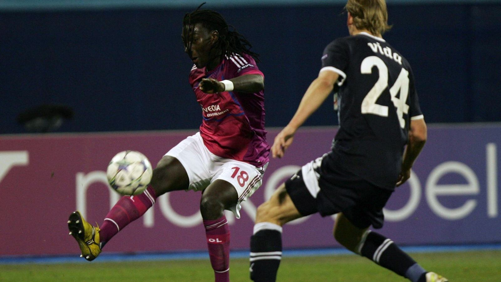 
                <strong>Bafetimbi Gomis (Olympique Lyon)</strong><br>
                Vier Tore gegen Dinamo Zagreb (7. Dezember 2011)Endergebnis: 7:1 für Olympique Lyon
              