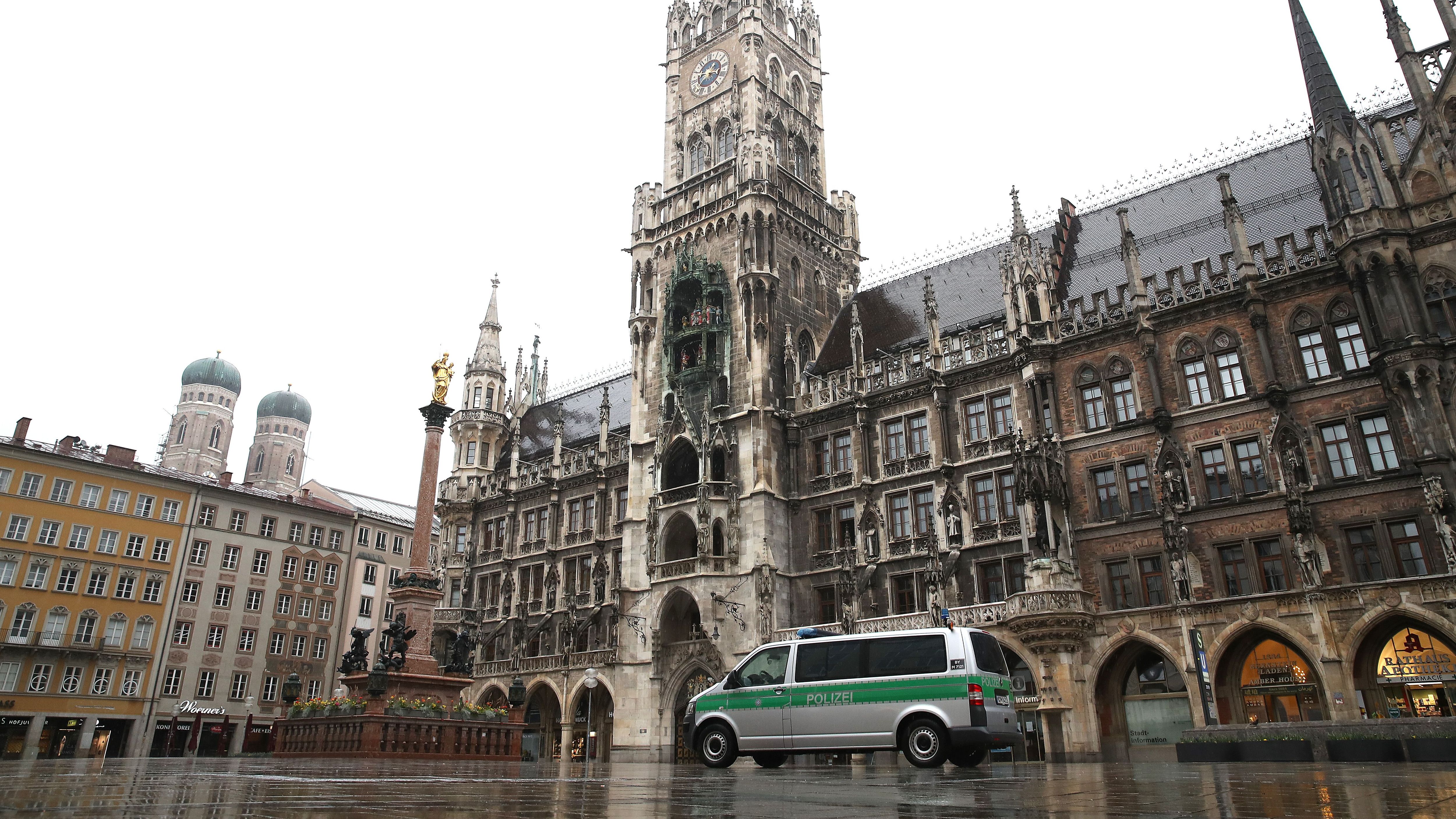 <strong>1. Marienplatz München</strong><br>Was spricht eigentlich dagegen, die Meisterfeier - wie in jedem der letzten elf Jahre - am Marienplatz in München abzuhalten? Schließlich freuen sich wohl deutlich mehr Menschen in München und Umgebung, dass der FC Bayern mal nicht Meister ist. Außerdem mag man in der bayerischen Landeshauptstadt doch guten Fußball, oder? Für den kann man den Leverkusenern ja zujubeln.