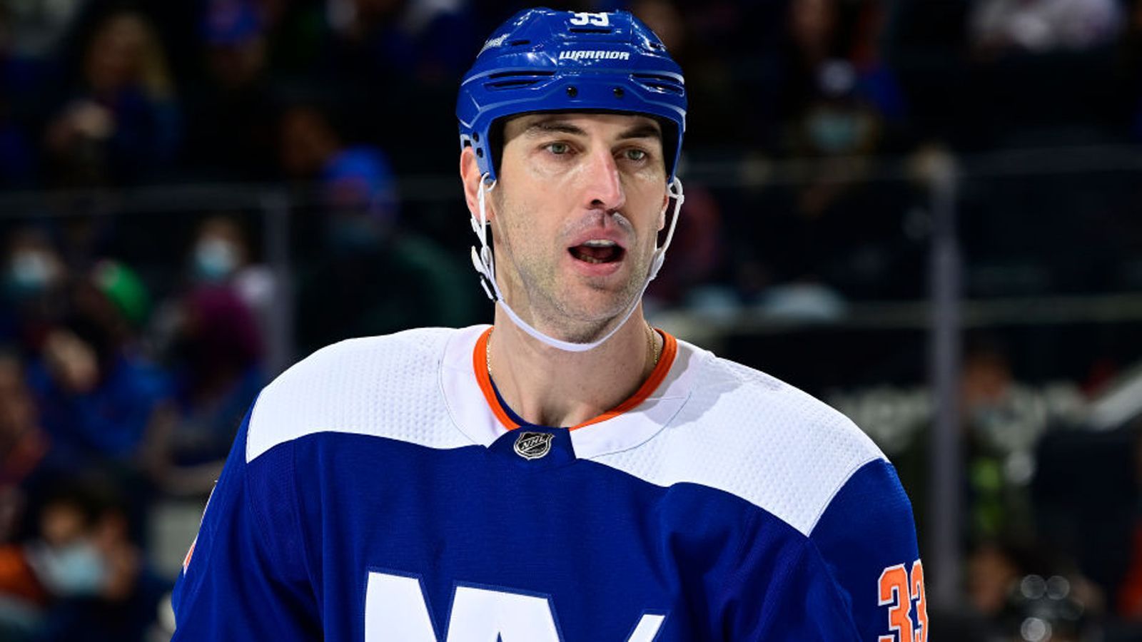 
                <strong>Platz 4: Zdeno Chara </strong><br>
                Alter: 44 Jahre, 337 Tage (noch immer in der NHL für die New York Islanders aktiv)  
              