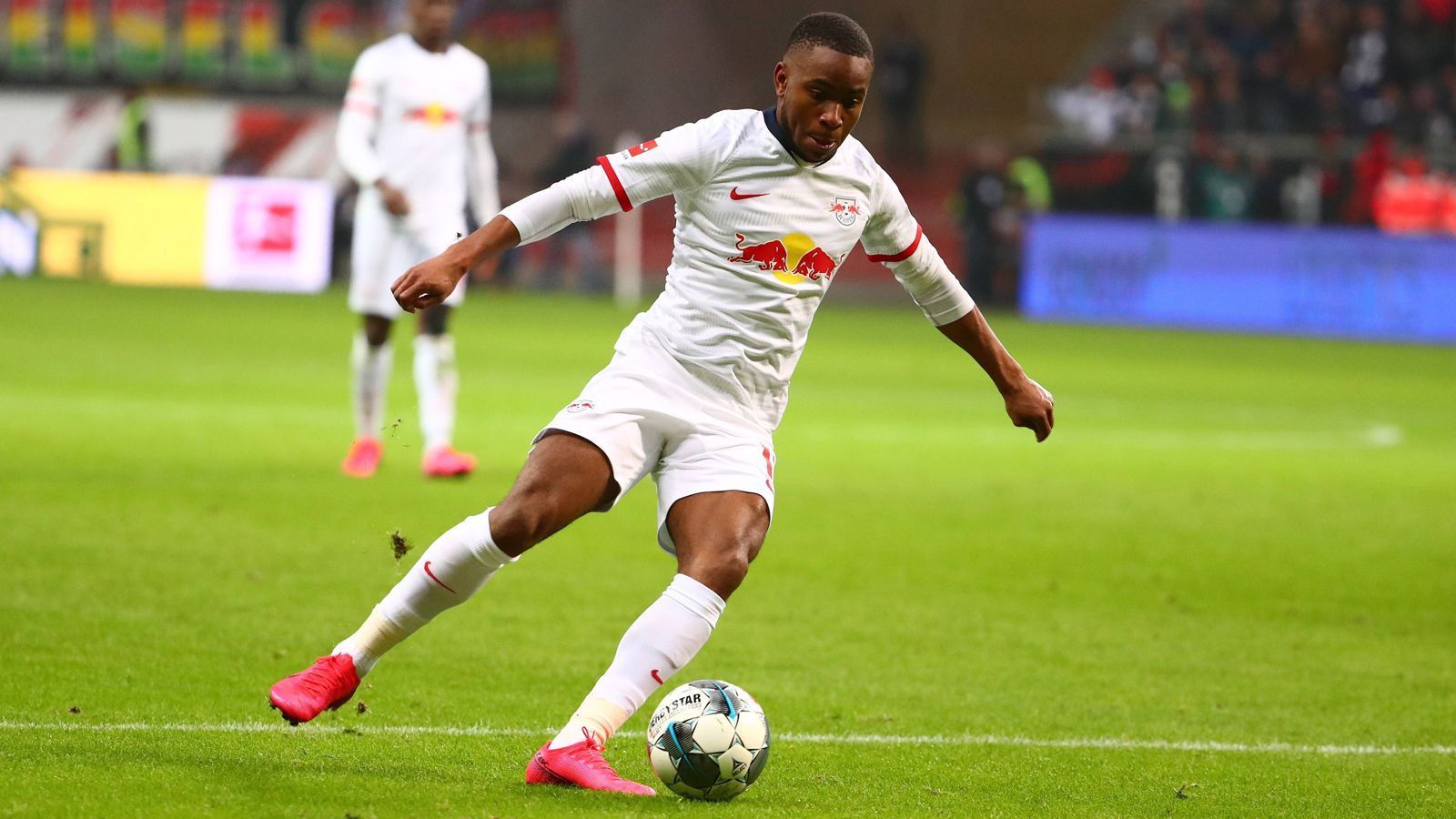 
                <strong>Ademola Lookman (RB Leipzig)</strong><br>
                Der Engländer kommt für die letzten acht Minuten anstelle von Nkunku in die Partie. Zeigt gute Ansätze, mehr aber auch nicht. Beim Konter in der Nachspielzeit zögert Lookman mit der Hereingabe auf den mitgeeilten Werner zu lange. ran-Note: ohne Bewertung
              