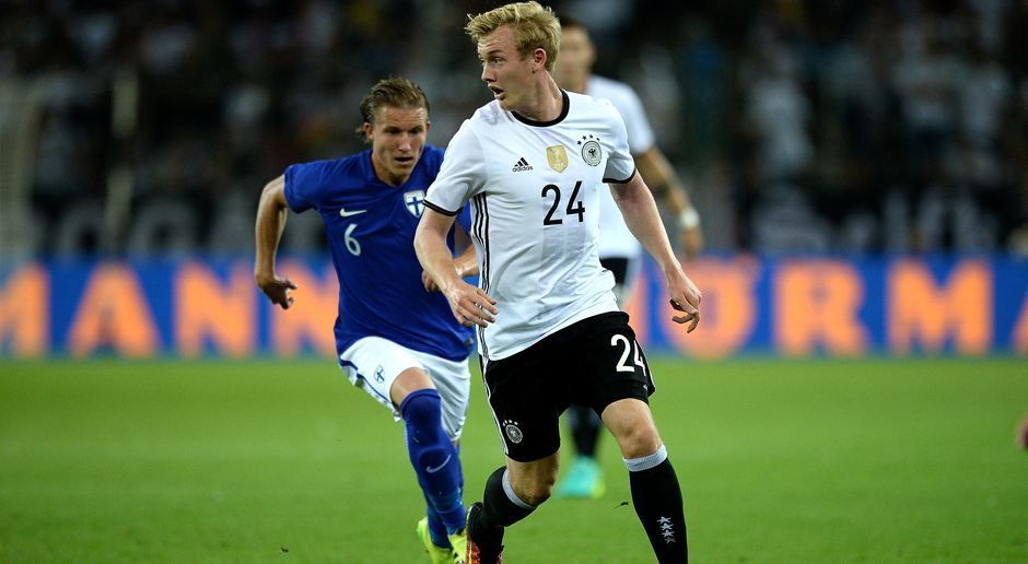 
                <strong>Julian Brandt</strong><br>
                Julian Brandt: Der Silbermedaillengewinner von Rio bekam wie Meyer seine Chance und feierte sein DFB-Debüt. Nach starkem Beginn ließ der Leverkusener aber nach und tauchte bisweilen ab. Zeigte aber gute Ansätze. Ging in der 77. Minute runter. ran-Note: 3,5
              