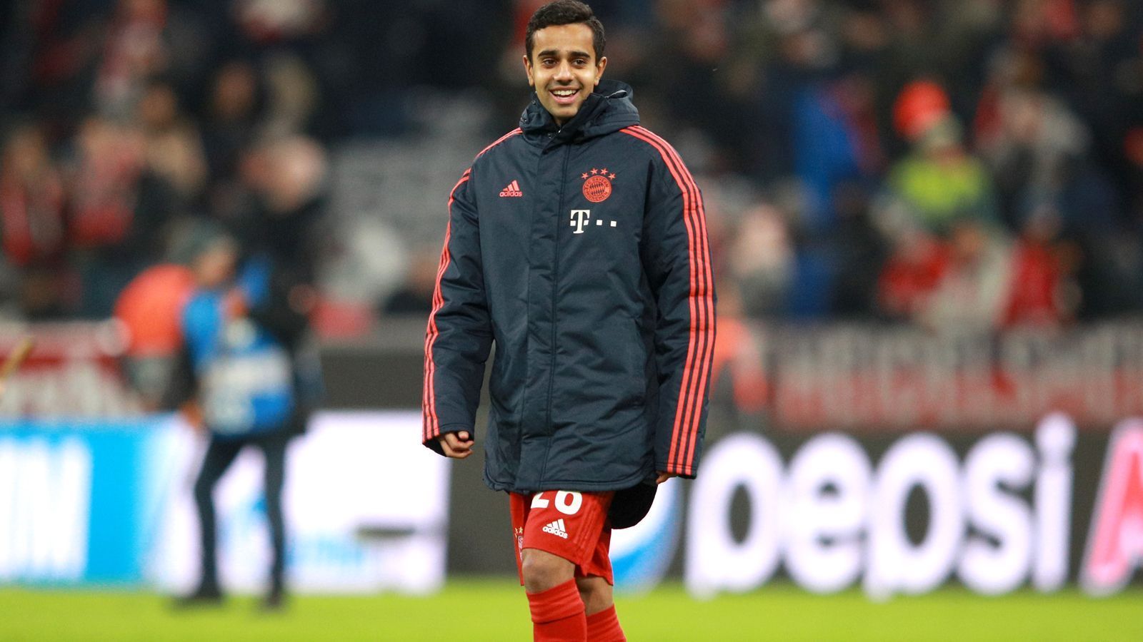 
                <strong>Sarpreet Singh</strong><br>
                Der Neuseeländer kommt in der Schlussphase für Müller und gibt sein Profidebüt. So erlebt er noch ein paar Minuten Schaulaufen auf dem Rasen mit. ran-Note: Ohne Benotung
              