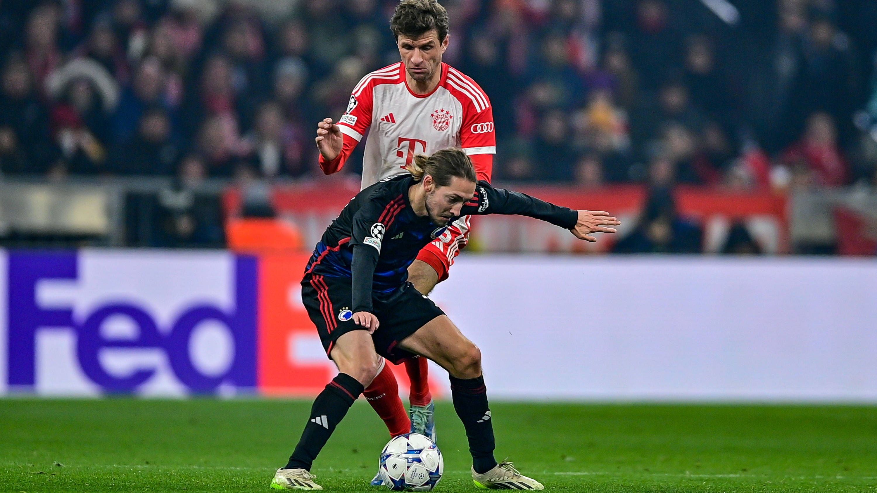 <strong>Thomas Müller</strong><br>Fordert viele Bälle, lässt aber lange die zündende Idee vermissen. Nutzt nach einer halben Stunde aus wenigen Metern eine gute Kopfballchance nicht zum Tor. Rückt zu Beginn der zweiten Halbzeit vermehrt auf die rechte Außenbahn, hat da aber ähnlich wenig Einfluss wie zuvor in der Mitte. Verdient sich immerhin ein Fleißbildchen. <strong><em>ran</em>-Note: 4</strong>