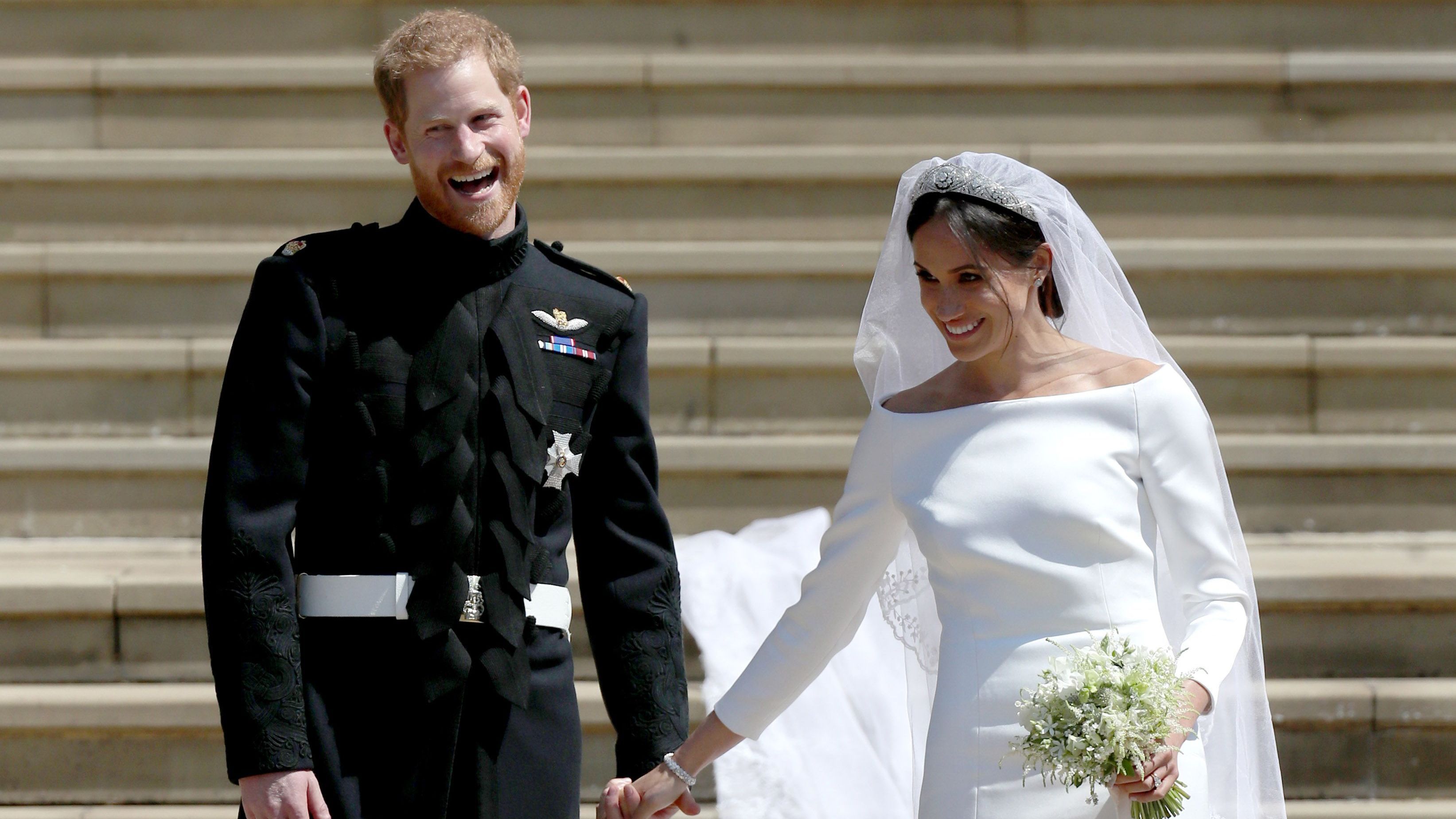 <strong>Megan und Harry: Royale Traumhochzeit in Großbritannien</strong><br>Genau eine Woche nach dem besiegelten HSV-Abstieg gaben sich der britische Prinz Harry und Schauspielerin Meghan Markle in Windsor Castle das Ja-Wort. Die Hochzeit soll laut Medienberichten zwei Millionen Euro gekostet haben und wurde von den Royals bezahlt. Für die Sicherheitsvorkehrungen in Höhe von angeblich 34 Millionen Euro kam hingegen der britische Steuerzahler auf.
