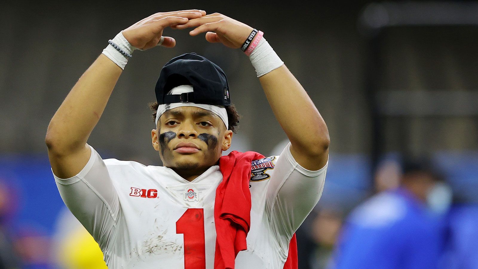
                <strong>3. Pick: San Francisco 49ers - Justin Fields, QB</strong><br>
                2017 kam Jimmy Garappolo als großer Hoffnungsträger nach San Francisco, einige schwere Verletzungen später sind die 49ers wieder auf der Suche nach einem neuen Quarterback. Der Klub aus Kalifornien wird sich für Justin Fields entscheiden.
              