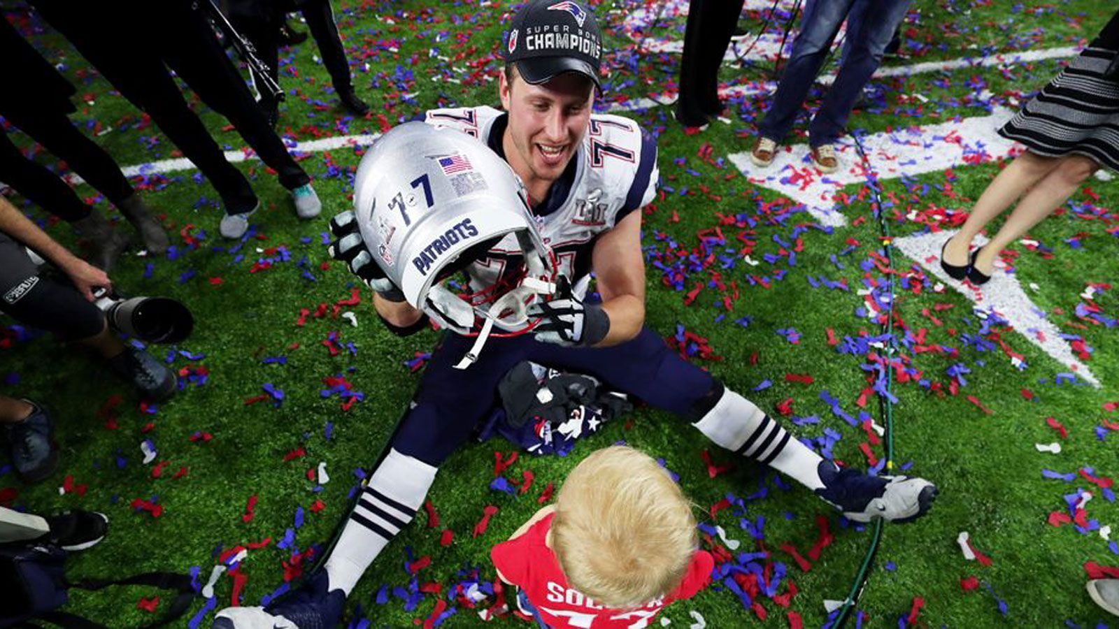 <strong>17. Pick: New England Patriots - Nate Solder (Offensive Tackle, Colorado)</strong><br>
                "Er ist jemand, auf den ich immer zählen konnte." Wenn Tom Brady solche Worte über einen Spieler verliert, hat das einiges zu bedeuten. Gemeinsam mit dem "GOAT" gewann Tackle Nate Solder zwei Super Bowls, zudem stehen drei Pro-Bowl-Nominierungen in seiner Vita.