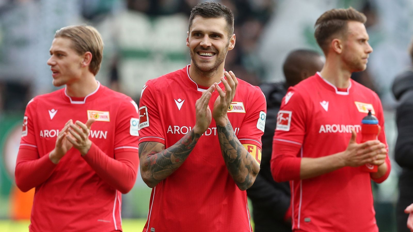 
                <strong>Platz 11: Union Berlin</strong><br>
                 - 30 Punkte - 32:41 Tore - Torverhältnis: -9 - Restprogramm: FC Bayern (H), Hertha (A), Mainz (H), Gladbach (A), Schalke (H), Köln (A), Paderborn (H), Hoffenheim (A), Düsseldorf (H) - Verletzte: Akaki Gogia (Kreuzbandriss) - Sperren: Marvin Friedrich (Gelb-Rote Karte) - Sperre droht: Marcus Ingvartsen, Keven Schlotterbeck, Christian Gentner, Sebastian Andersson (alle vier Gelbe Karten), Robert Andrich (neun Gelbe Karten)
              