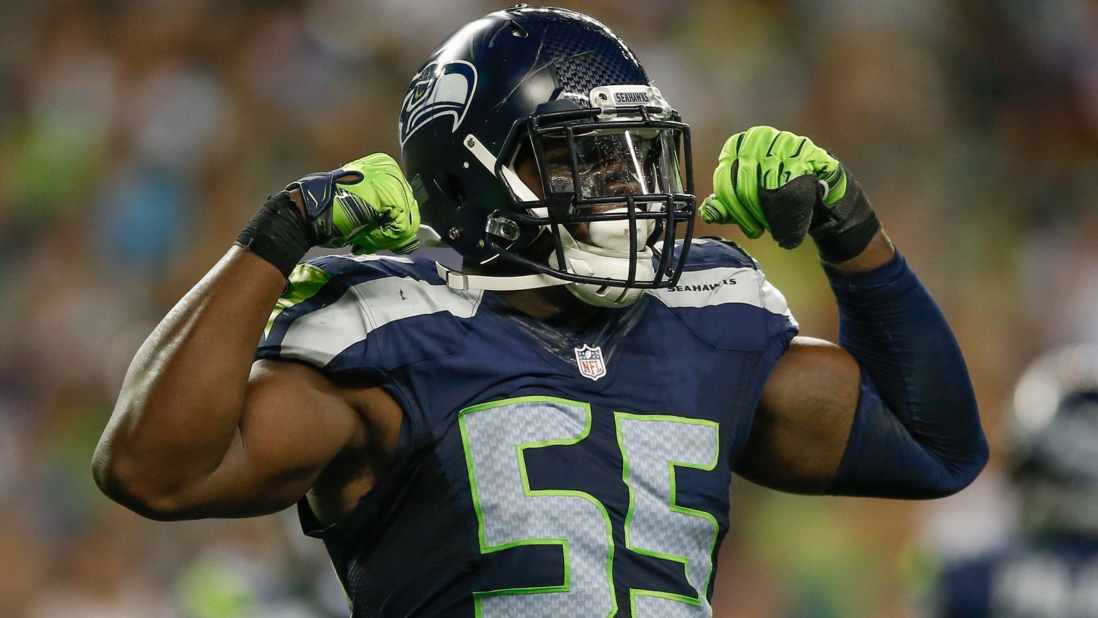 
                <strong>Der Trade um Frank Clark</strong><br>
                Defensive End Frank Clark, der in der vergangenen Saison 13 Sacks verbuchen konnte (Bestwert bei den Seahawks), wurde nach Kansas City getradet. Ursprünglich wurde er mit dem Franchise Tag belegt, die Gehaltsforderungen waren durch den Wilson-Deal sicherlich zu hoch, um mit einer regulären Vertragsverlängerung erfüllt zu werden. Im Nachhinein wurde er mit einem Drittrundenpick gegen einen Erst- und einen Drittrundenpick (#29, #92) 2019 und einem Drittrundenpick 2020 getauscht. Bei den Chiefs unterschrieb Clark anschließend einen neuen Fünfjahresvertrag über 104 Millionen Dollar.Mit ihren neuen Picks holten die Seahawks Defensive End L.J. Collier (#29). Pick #92 wurde zusammen mit #159 gegen #88 und #209 getauscht. Dafür sicherte sich Schneider Cody Barton und Demarcus Christmas. Dazu hat man immer noch den Drittrundenpick 2020. 
              