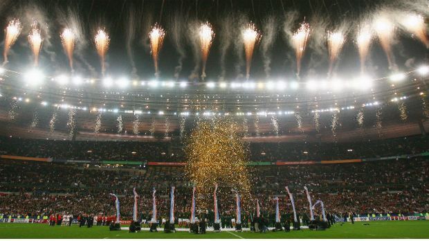 
                <strong>Saint-Denis</strong><br>
                Saint-Denis: Das Stadion "Stade de France" im Vorort von Paris wurde als Austragungsort für das Eröffnungsspiel und das Finale der Europameisterschaft ausgewählt. Mit 80.000 möglichen Zuschauern ist es Frankreichs größte Fußball-Arena.
              