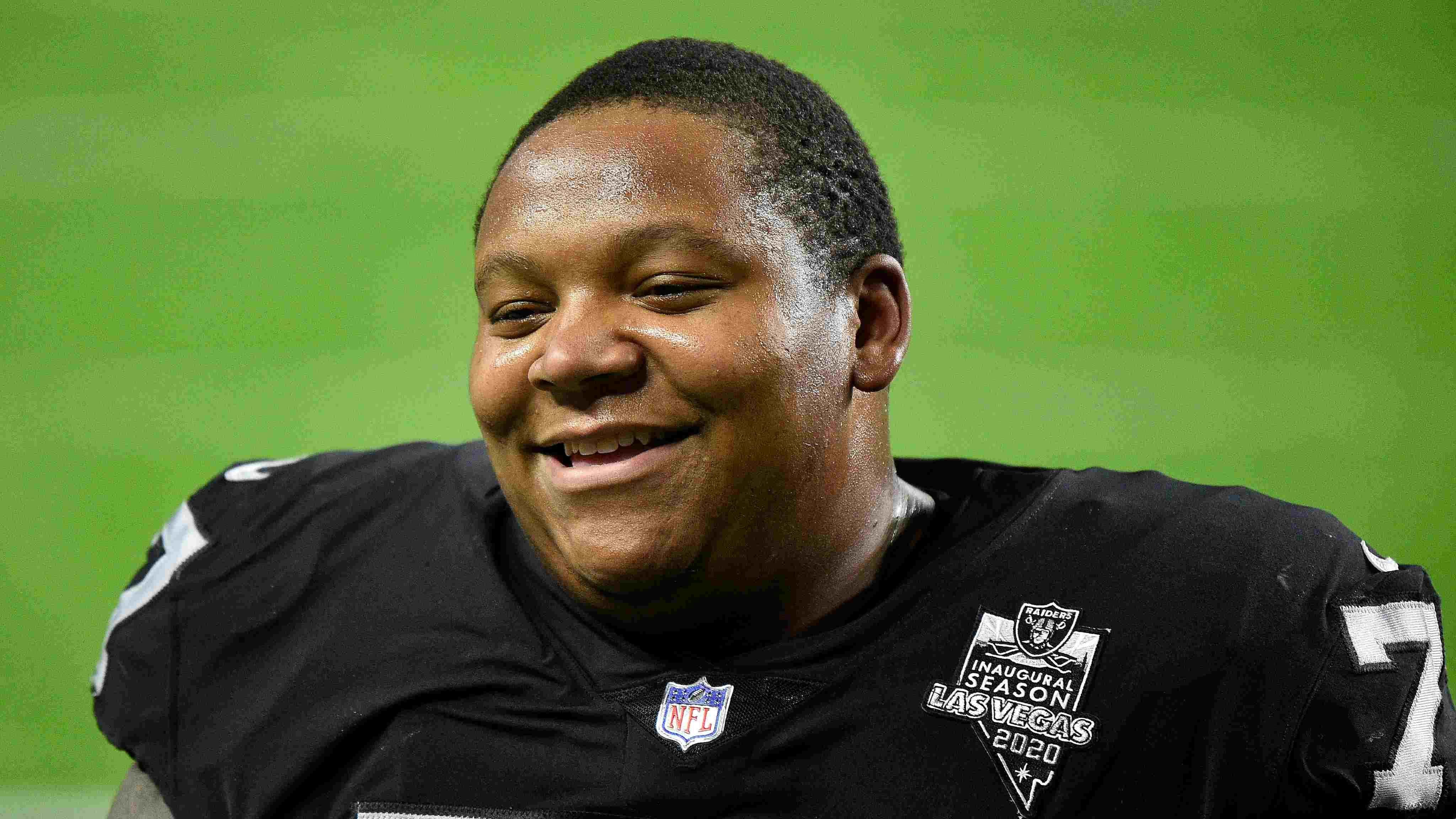 
                <strong>Trent Brown (Las Vegas Raiders) </strong><br>
                Position: Right Tackle - Cap Hit 2021: 14 Millionen US-Dollar - Das könnte das Team bei einer Entlassung sparen: 14 Millionen US-Dollar - "Dead Money" (Verlust): /
              