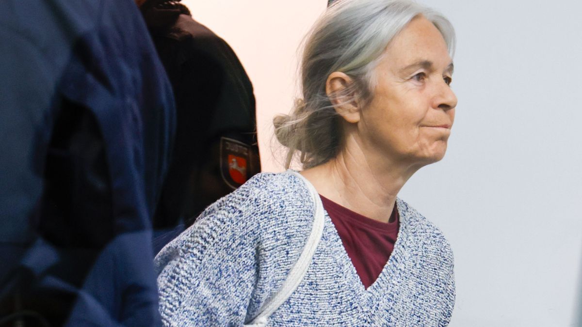 Die Ex-RAF-Terroristin muss sich wegen versuchten Mordes vor Gericht verantworten.
