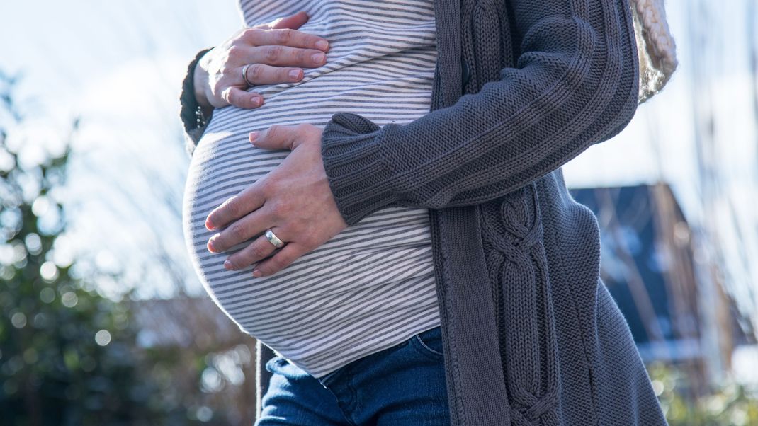 Bei der Befruchtung der Eizelle entscheidet sich, welches biologische Geschlecht das Kind hat.