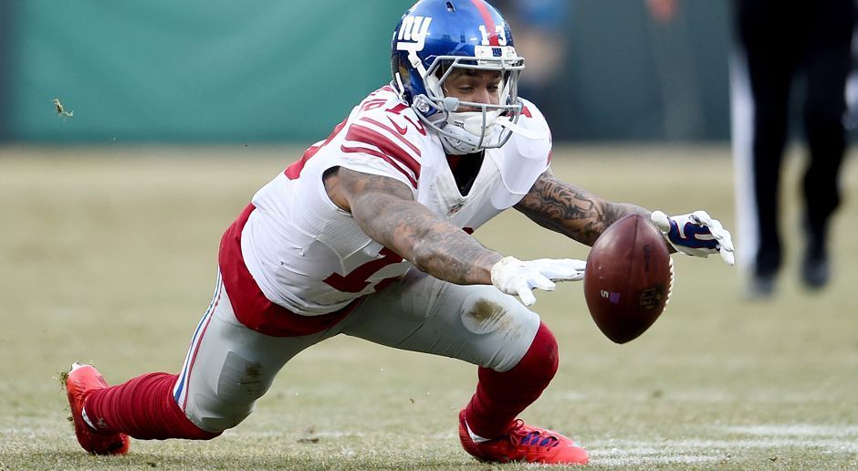 
                <strong>Verlierer: Odell Beckham jr.</strong><br>
                Kein Touchdown, nur 28 Yards und nur vier gefangene Bälle. Und das alles nach einer Party-Tour in Miami. Der Auftritt von Star-Receiver Odell Beckham jr. bei den Green Bay Packers war unglücklich. Einsicht zeigte "OBJ" auch nach dem Spiel nicht. Angesprochen auf seinen Ausflug wetterte er bei "Yahoo Sports": "So ist halt die Welt. Es ging schon vor dem Spiel los und brannte sich in die Köpfe der Leute: 'Wenn die Giants verlieren, dann nur, weil du nach Miami geflogen bist!'"
              