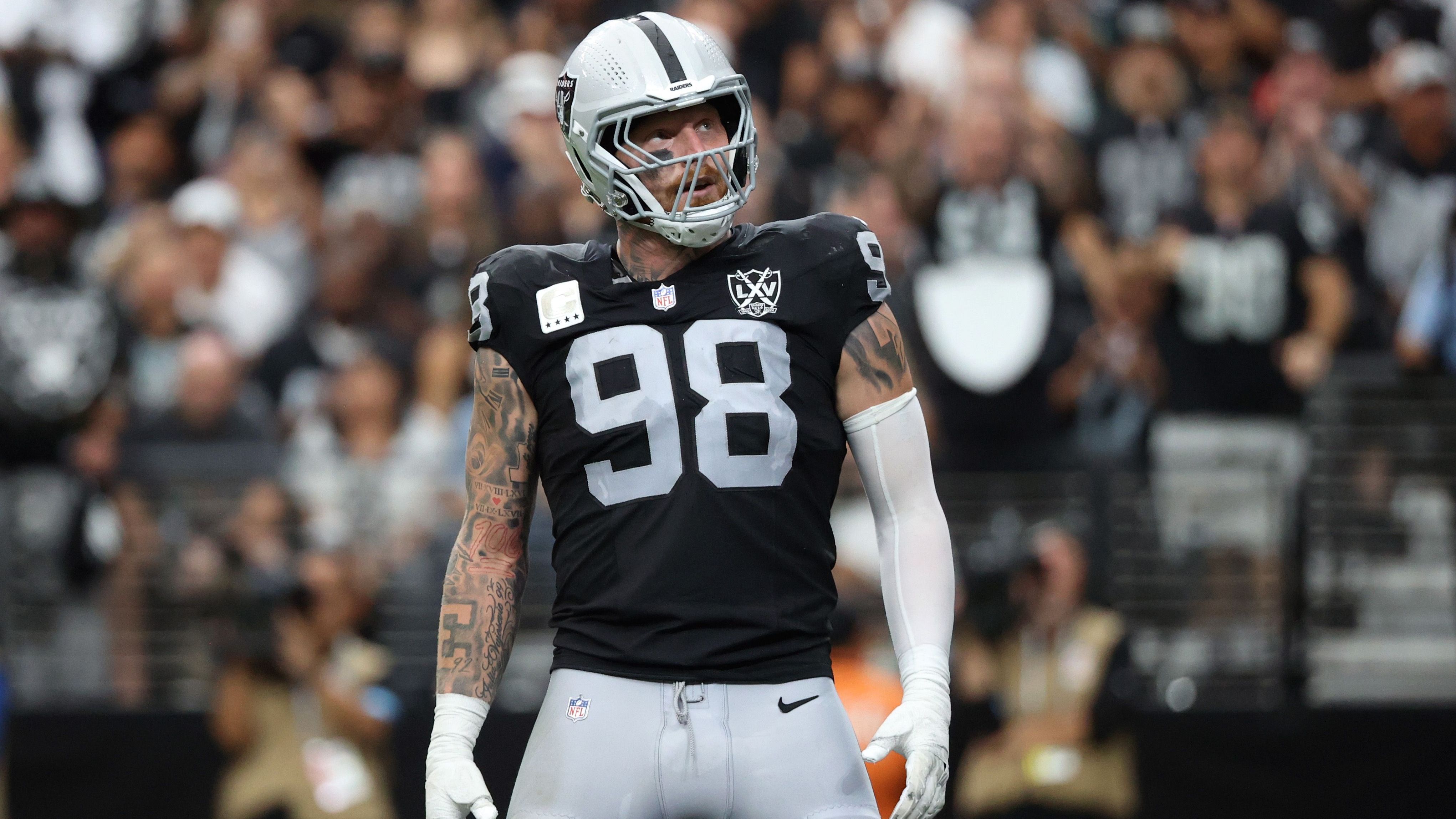 <strong>Maxx Crosby (Las Vegas Raiders)</strong><br>Dafür dürfte aber Maxx Crosby zurückkehren. Auch er musste vergangene Woche passen, wird im Injury Report der Raiders aber immerhin als "questionable" gelistet und konnte am Freitag wieder limitiert trainieren. Der Star-Verteidiger hatte zuletzt mit Sprunggelenksproblemen zu kämpfen.