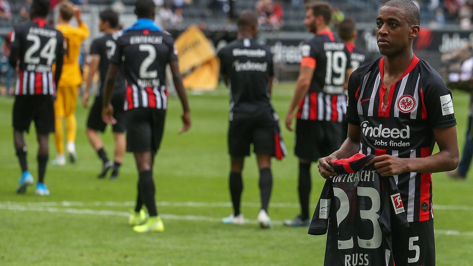 
                <strong>Auslaufende Verträge: Eintracht Frankfurt</strong><br>
                Marco Russ, Gelson Fernandes, Jonathan de Guzman, Sahverdi Cetin, Patrick Finger (Verträge laufen aus)
              