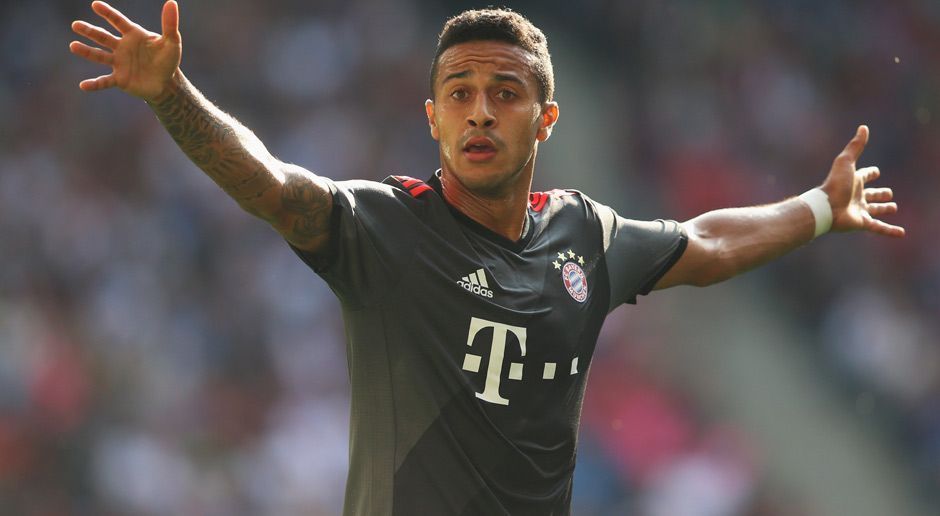 
                <strong>Thiago</strong><br>
                Thiago: In einem anfangs leicht hektisch wirkenden Spiel blieb Thiago vorerst unauffällig. Dabei stach jedoch einmal mehr hervor, wie der Spanier auch unter großem Druck eines Gegenspielers das Auge für den Mittspieler hat und den Ball passgenau in den Fuß spielen kann. Seine spielöffnenden Pässe fanden nicht immer einen Abnehmer, doch sein entscheidender Traum-Pass kurz vor Spielende leitete den knappen Bayern-Sieg ein. ran-Note: 2-
              