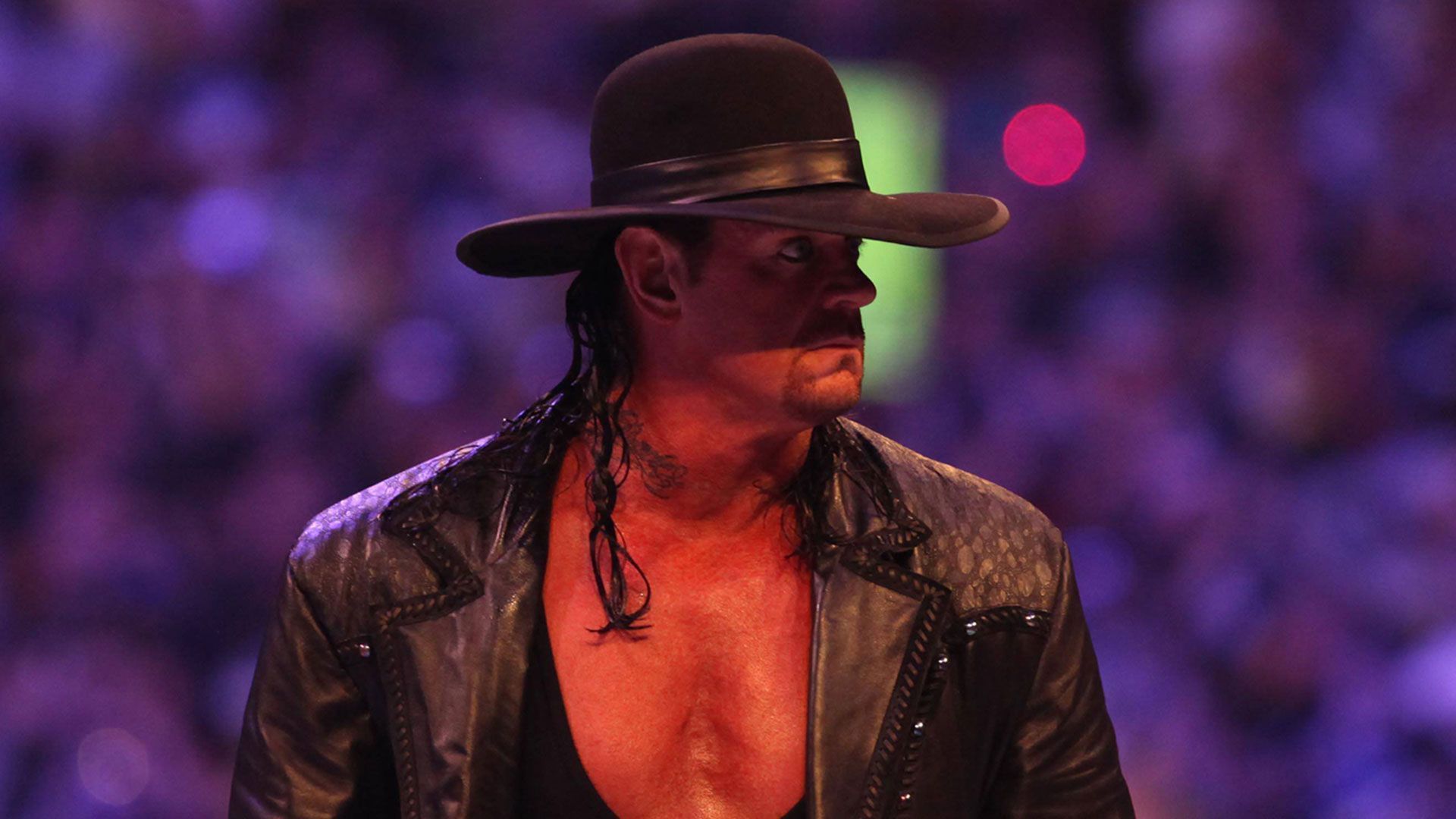 
                <strong>WWE Hall of Fame Class 2022</strong><br>
                Die WWE hat die neuen Mitglieder der Hall of Fame Class 2022 bekanntgegeben. Das bekannteste Gesicht ist wahrscheinlich der legendäre "Undertaker". ran zeigt, wer es in diesem Jahr sonst noch in die Ruhmeshalle der "World Wrestling Entertainment" schaffte.
              