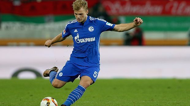 
                <strong>Defensives Mittelfeld: Johannes Geis</strong><br>
                Defensives Mittelfeld: Johannes Geis. Vergangenes Jahr spielte der Ex-Mainzer noch bei der U21-Europameisterschaft. Nach 0:5 und dem Aus im Halbfinale stand der 22-Jährige jedoch nicht mehr im Kader. Ist Johannes Geis trotzdem bereit für die A-Nationalmannschaft? Aktuell baut Löw abgesehen von Tah eher nicht auf Jungspieler. Durch seine Bissigkeit, Passgenauigkeit und seine Freistoß-Stärke wäre der Schalker aber langfristig sicher eine Option für die Nationalmannschaft.
              