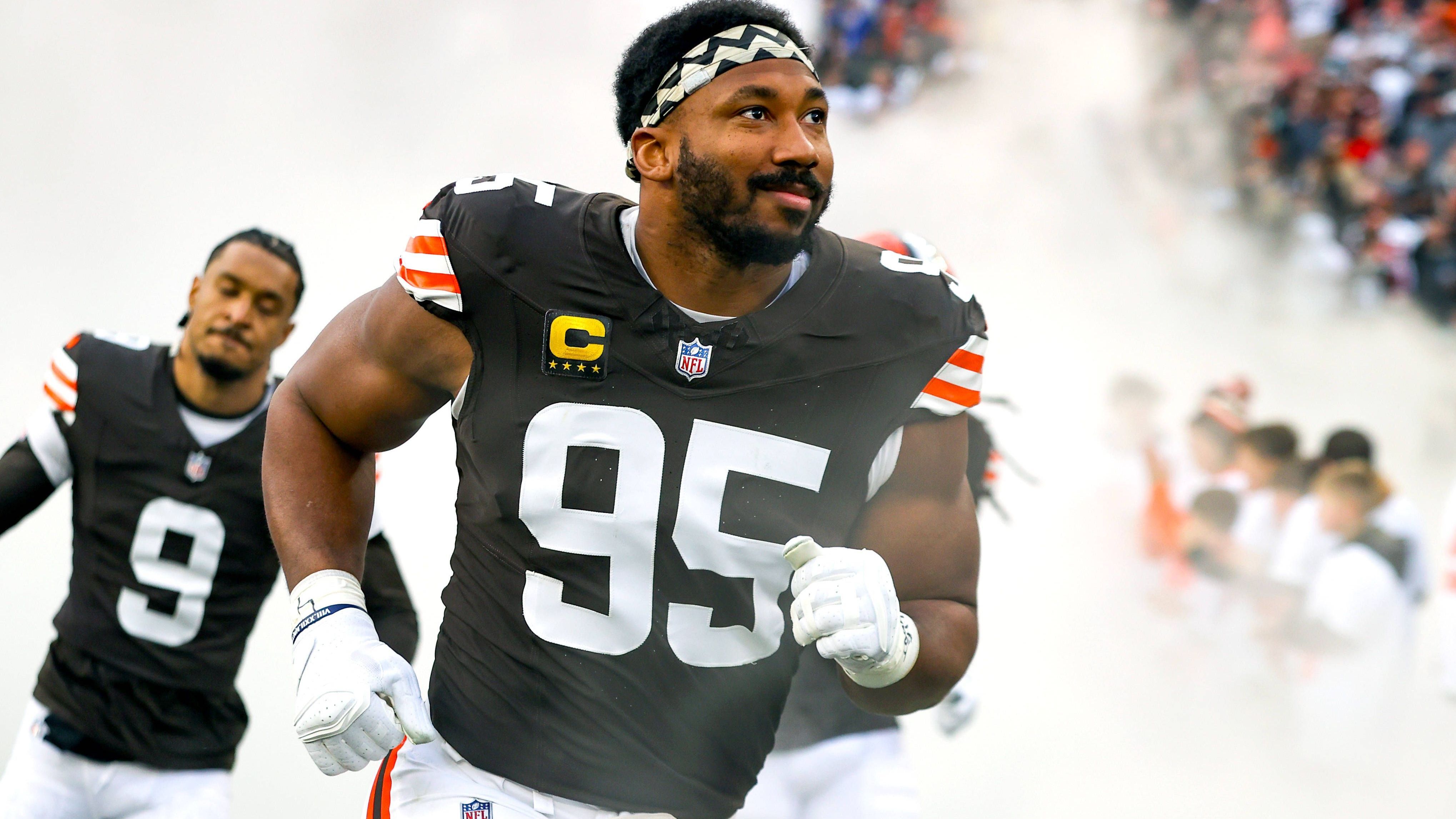 <strong>Defensive End</strong><br>1. Platz: Myles Garrett (Browns, Foto) - 40 Millionen US-Dollar über vier Jahre<br>2. Platz: Danielle Hunter (Texans) - 35,6 Millionen US-Dollar über ein Jahr<br>3. Platz: Maxx Crosby (Raiders) - 35,5 Millionen US-Dollar über drei Jahre<br>4. Platz: Nick Bosa (49ers) - 34 Millionen US-Dollar über fünf Jahre<br>5. Platz: Milton Williams (Patriots) - 26 Millionen US-Dollar über vier Jahre