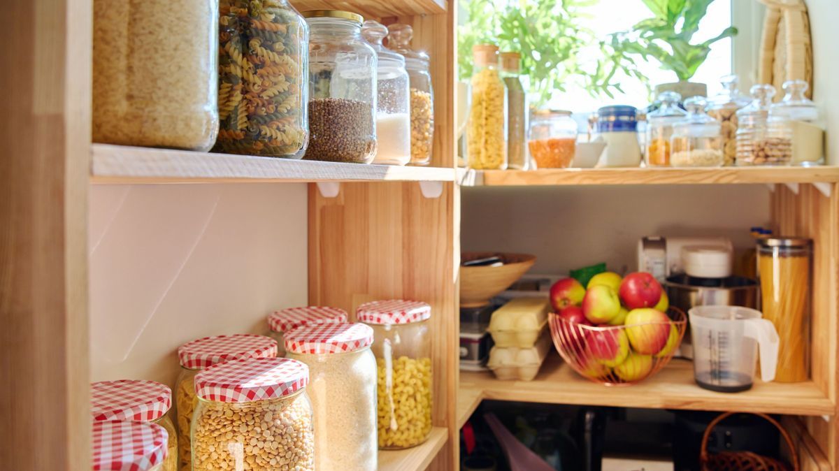 Storage of food in the kitchen in pantry