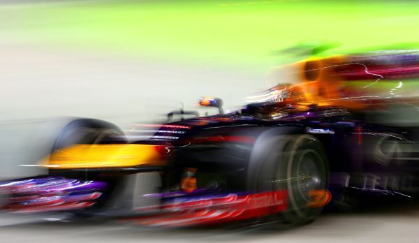 
                <strong>Zu schnell für den Rest der Formel-1-Welt</strong><br>
                Vorne dreht derweil Sebastian Vettel einsam seine Runden. Der WM-Gesamtführende ist sogar zu schnell für die Fotografen
              
