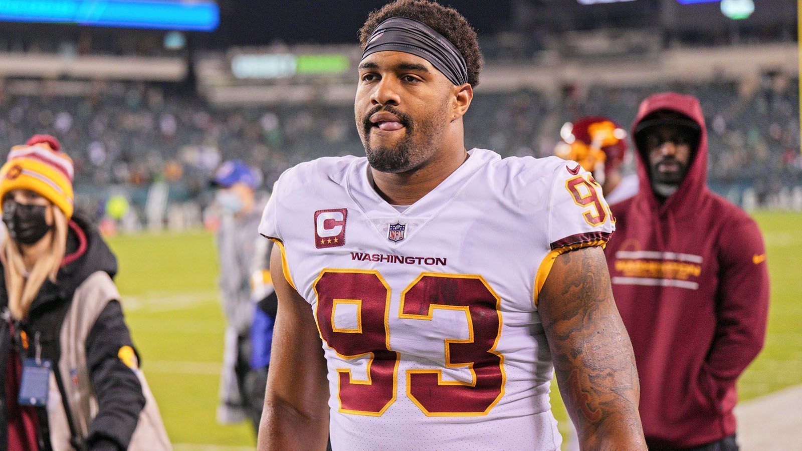 
                <strong>4. Platz: Jonathan Allen </strong><br>
                &#x2022; Team: Washington Commanders<br>&#x2022; Position: Defensive Tackle<br>&#x2022; <strong>Overall Rating: 92</strong><br>&#x2022; Key Stats: Speed: 71 - Strength: 93 - Awareness: 97<br>
              