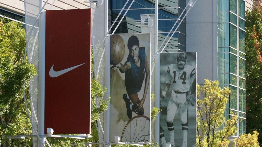 Der Sportartikelhersteller Nike beabsichtigt, zwei Prozent seiner Belegschaft zu entlassen.