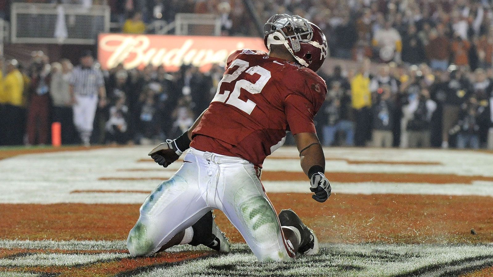 
                <strong>Running Back: Die besten drei Colleges</strong><br>
                Platz 1: Alabamau.a. Mark Ingram (Foto), Derrick Henry, Shaun AlexanderPlatz 2: Wisconsinu.a. Ron Dayne, Melvin Gordon, Montee BallPlatz 3: LSUu.a. Leonard Fournette, Kevin Faulk, Jacob Hester
              