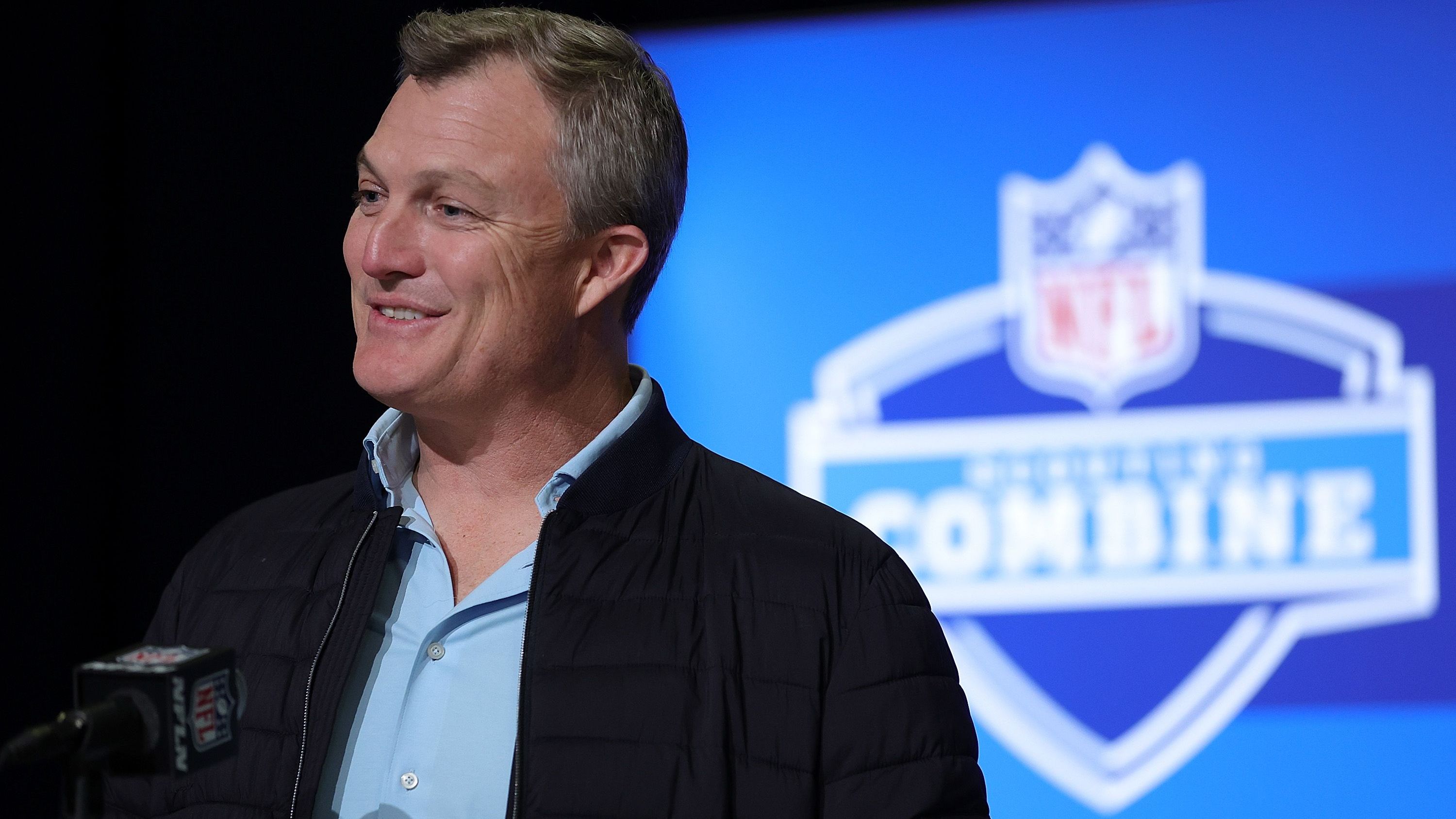 <strong>Gewinner: John Lynch (San Francisco 49ers)</strong><br>Nur einen Drittrundenpick wollten die Washington Commanders haben. Logisch, Young wird nach der Saison Free Agent, aber da die 49ers durch den Abgang von Defensive Coordinator DeMeco Ryans ohnehin einen Drittrundenpick zugesprochen bekommen werden, ist es quasi ein Deal ohne Risiko und Kosten. Ein starker Move von General Manager Lynch.