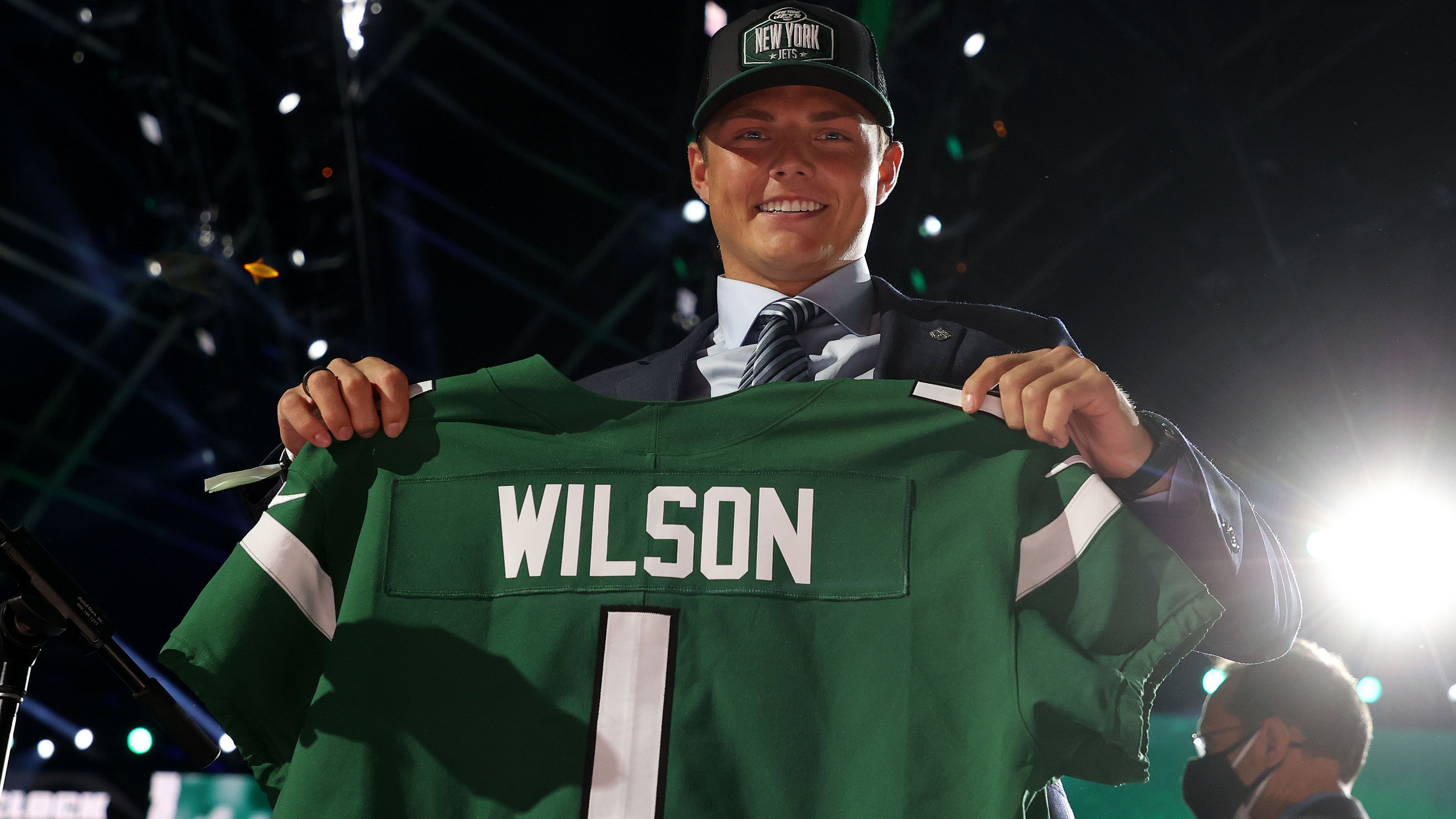 
                <strong>2. Pick - Zach Wilson (Quarterback, New York Jets)</strong><br>
                &#x2022; <strong>Vertrag unterschrieben: ja -</strong><br>&#x2022; Signing Bonus: 22.924.131 US-Dollar -<br>&#x2022; Gesamtgehalt: 35.150.680 US-Dollar -<br>
              