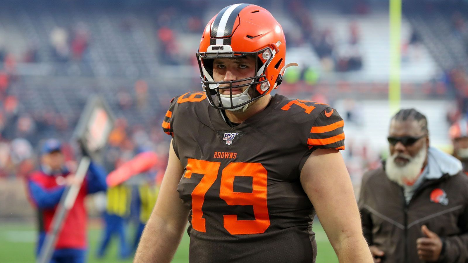 
                <strong>Cleveland Browns</strong><br>
                Drew Forbes (Guard, Foto), Drake Dorbeck (Offensive Tackle) , Colby Gossett (Guard), Andrew Billings (Defensive Tackle), Malcolm Pridgeon (Guard)
              