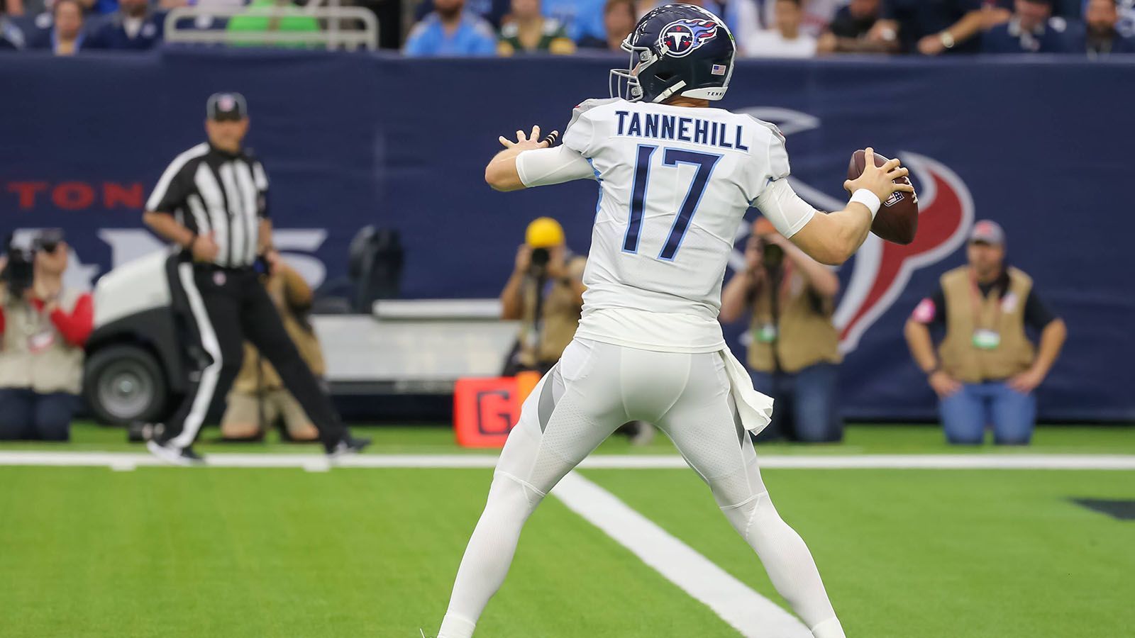 
                <strong>Tennessee Titans mit 10 Siegen und 12 Niederlagen</strong><br>
                2022: 2-12021: 2-12019: 2-22018: 0-42017: 1-32016: 3-1
              