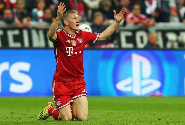 
                <strong>Bayern München - Real Madrid 0:4</strong><br>
                Bastian Schweinsteiger kann es einfach nicht fassen. So viel hatten sich die Bayern-Spieler vorgenommen, und dann werden sie im eigenen Stadion vorgeführt - ein enttäuschender Abend.
              