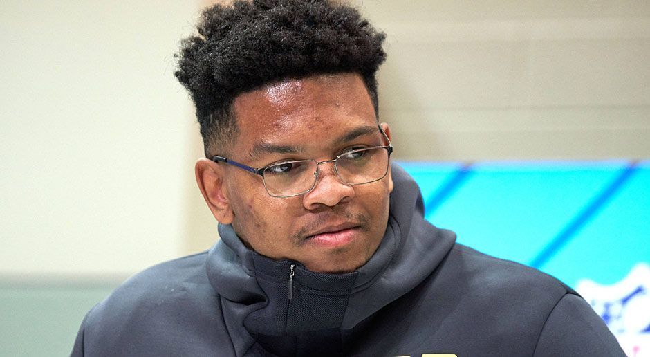 
                <strong>14. Pick - Green Bay Packers: DE Marcus Davenport</strong><br>
                Auch die Packers brauchen einen Defensive End. Mit 2,01 Meter ist Davenport enorm groß und hat bei 116 Kilogramm sogar noch die Möglichkeit, an Gewicht zuzulegen. Beim Combine erreichte er ähnliche Werte wie Bradley Chubb, hinter dem er als zweitbester Defensive End gesehen wird. Deshalb schlagen die Packers zu.
              