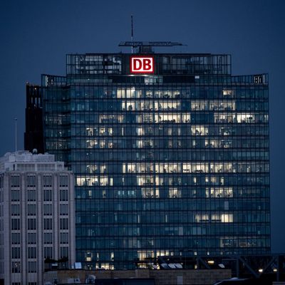 Dem "Spiegel" zufolge lässt die Bahn offenbar Züge ausfallen, um die Pünktlichkeitsstatistik zu schönen.