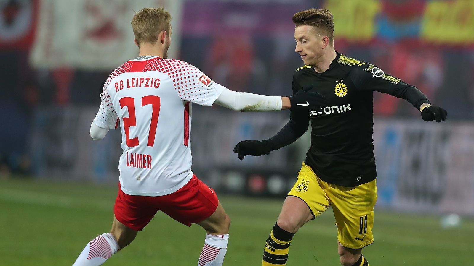 
                <strong>1. Spieltag mit Top-Spielen</strong><br>
                Schon am ersten Spieltag kommt es zu zwei Kracher-Duellen. Neben der Partie Borussia Dortmund gegen RB Leipzig verspricht auch das Derby zwischen Borussia Mönchengladbach und Bayer Leverkusen ein heißes Duell zu werden. Die weiteren Duelle: Hertha BSC gegen 1. FC Nürnberg, Werder Bremen gegen Hannover 96, SC Freiburg gegen Eintracht Frankfurt, 1. FSV Mainz 05 gegen VfB Stuttgart, VfL Wolfsburg gegen FC Schalke 04 und Fortuna Düsseldorf gegen FC Augsburg.
              