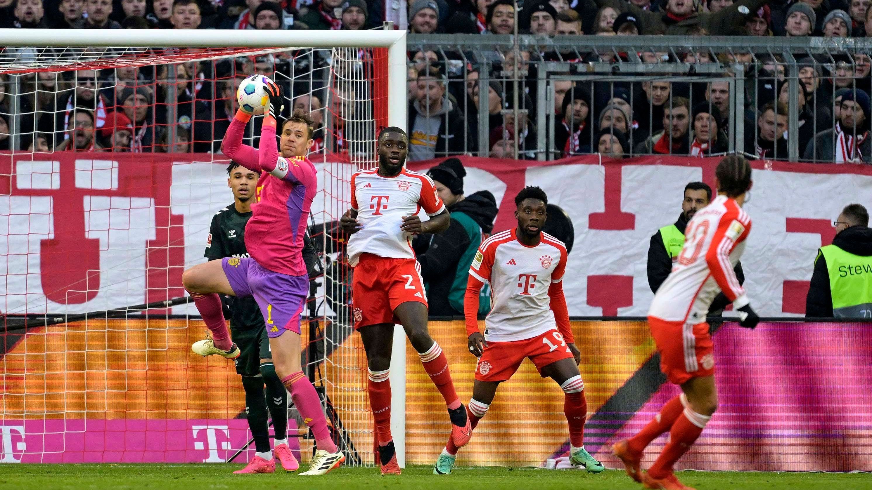 <strong>Manuel Neuer</strong><br>Der Bayern-Kapitän hat mehr zu tun als er vermutlich erwartet hatte. Sicher gegen den frei stehenden Stage (8.) und dann mit einer Glanzparade bei Weisers abgefälschtem Schuss in den Winkel (24.). Beim 0:1 durch Mitchell Weiser (59.) chancenlos.<br><strong><em>ran</em>-Note:</strong> <strong>3</strong>