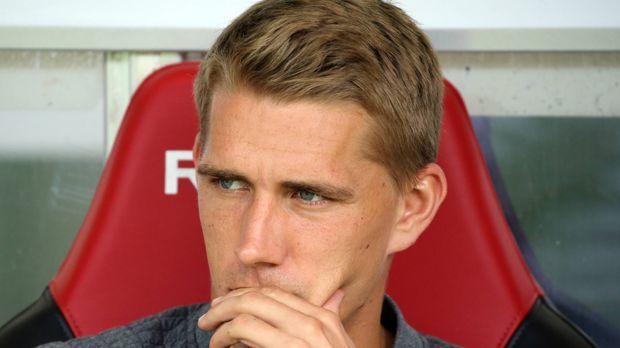 
                <strong>Nils Petersen</strong><br>
                2011 wurde Petersen als Stürmer von Energie Cottbus Zweitliga-Torschützenkönig, insgesamt kommt er auf 60 Tore in 110 Spielen. Den Durchbruch schaffte er nach seinem Wechsel 2012 zum FC Bayern aber noch nicht wirklich. Klar: 39 Tore in 126 Spielen können sich sehen lassen, Stammspieler ist er beim SC Freiburg aber auch nicht immer.
              