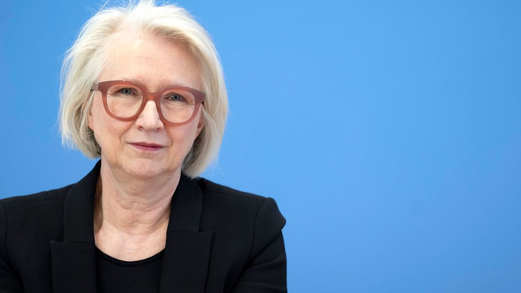 Die Wirtschaftsweise Monika Schnitzer bei der Vorstellung des Jahresgutachtens im Mai