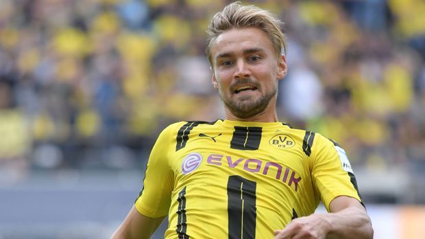 
                <strong>Marcel Schmelzer</strong><br>
                Marcel Schmelzer: Ein größtenteils solider Auftritt des Kapitäns, auch wenn er beim ersten Gegentor nicht schnell genug wieder auf dem Posten war. Hatte neben seinen Defensiven Aufgabe auch immer wieder ein Auge auf Dembele, um den 19-Jährigen auf das richtige Stellungsspiel hinzuweisen. ran-Note: 3
              
