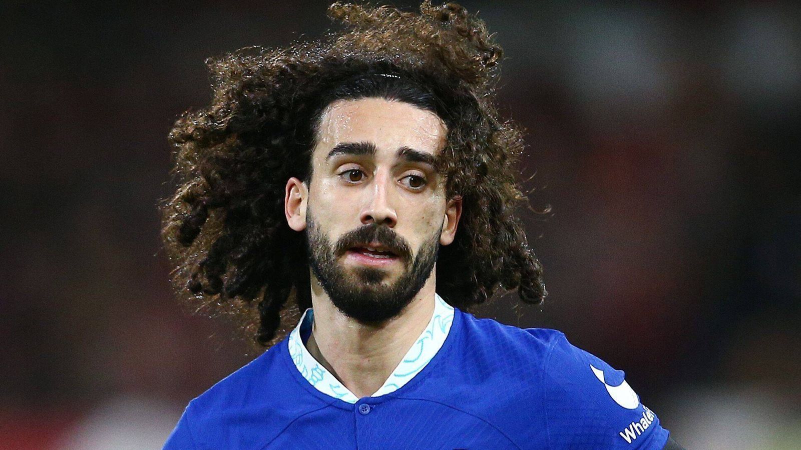 
                <strong>Marc Cucurella (Linker Verteidiger)</strong><br>
                Cucurella kam im Sommer von Brighton für mehr als 65 Millionen zu den "Blues". Bislang beweist er, dass er diese Summe auch wert ist, denn er hat sich als Stammspieler etabliert und auch in der Offensive schon den ein oder anderen Assist beigesteuert.
              