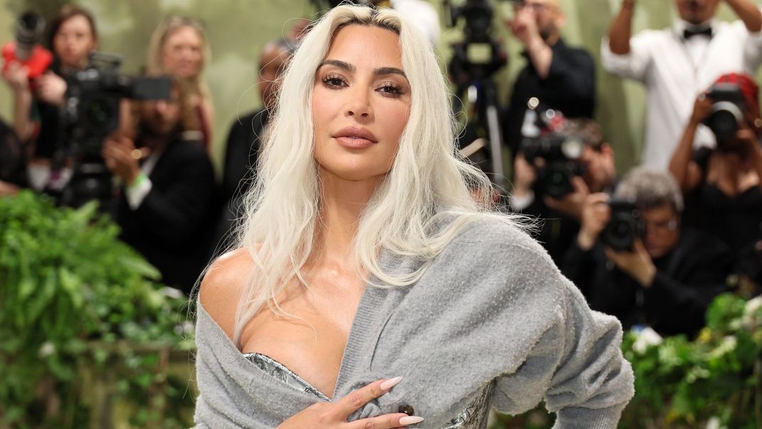 Kim Kardashian spricht ganz offen über die seltene Krankheit ihres Sohnes.