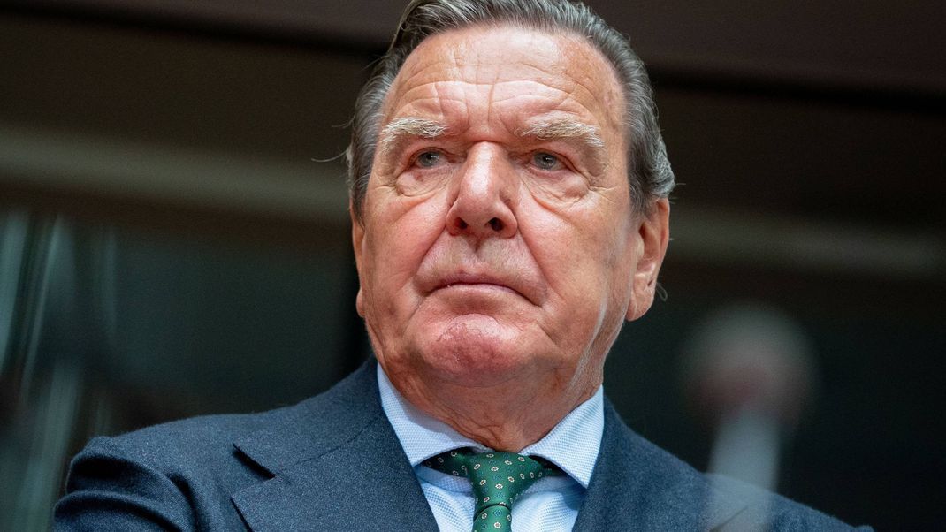 Keinen Erfolg mit der Klage: Schröders Privilegien kommen nicht zurück. Und Gauck findet den Altkanzler einfach unerträglich.