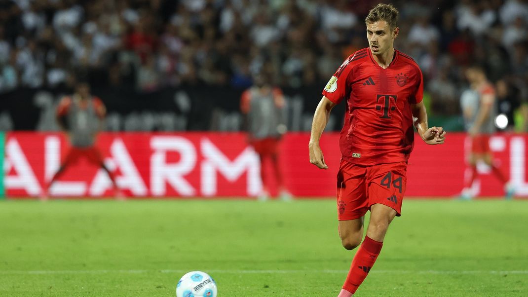 Josip Stanisic 44 (FC Bayern Muenchen), SSV Ulm 1846 vs. FC Bayern Muenchen, Fussball, DFB-Pokal, 1. Runde, 16.08.2024 DFB regulations prohibit any use of photographs as image sequences and or quasi-video Ulm Baden-Wuerttemberg Deutschland *** Josip Stanisic 44 FC Bayern Muenchen , SSV Ulm 1846 vs FC Bayern Muenchen, Fußball, DFB Pokal, 1 Runde, 16 08 2024 DFB regulations prohibit any use of photographs as image sequences and or quasi video Ulm Baden Wuerttemberg Germany Copyright: xkolbert-press ChristianxKolbertx