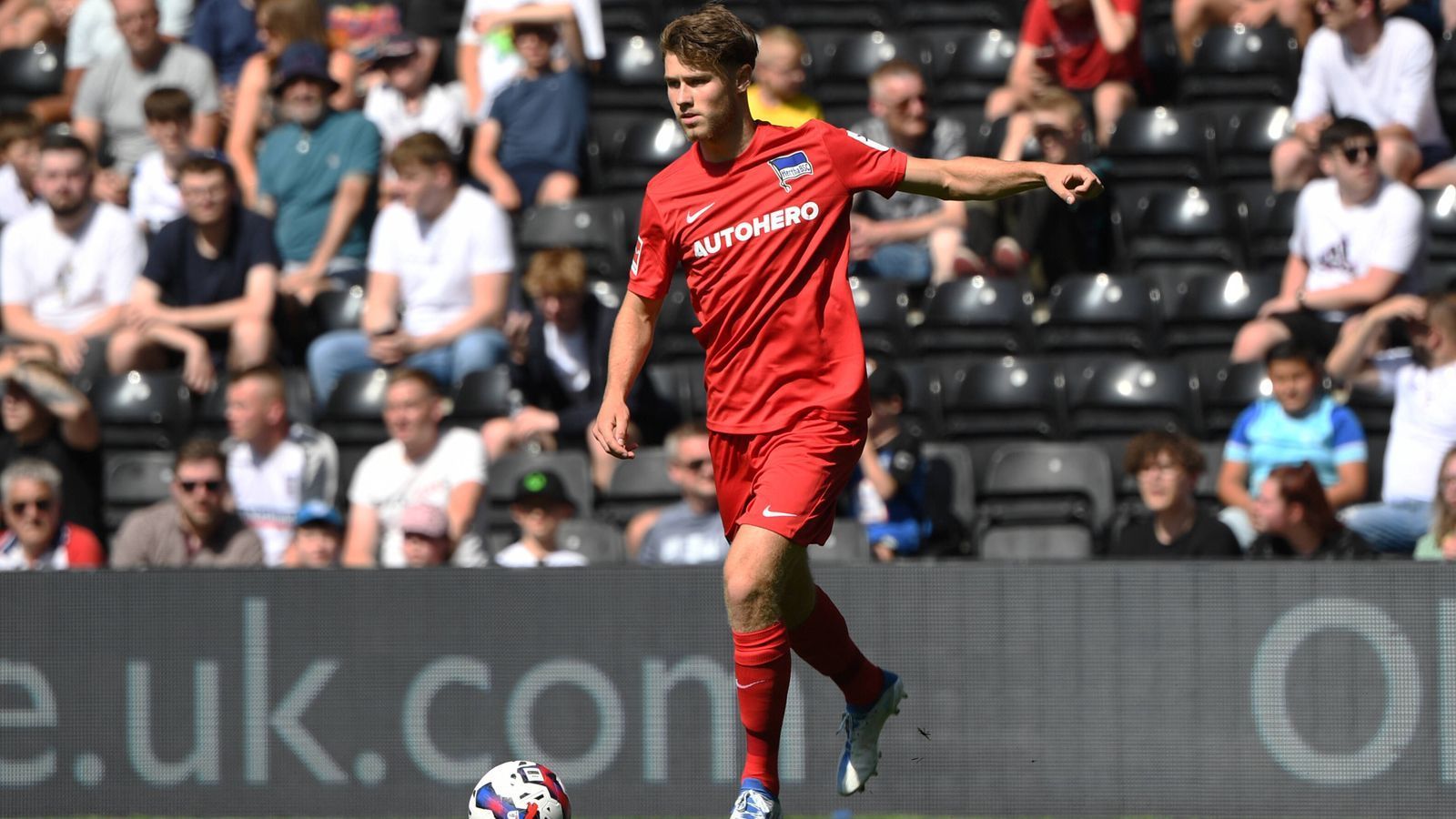 
                <strong>Linus Gechter (Abgang Hertha BSC)</strong><br>
                Um höherklassige Spielpraxis als in der Regionalliga bei den Hertha-Amateuren zu bekommen, verleihen die Berliner Abwehrtalent Gechter für das Frühjahr 2023 an den Zweitligisten Eintracht Braunschweig. Bei der Hertha hat der 18-Jährige noch einen Kontrakt bis 2025. 
              