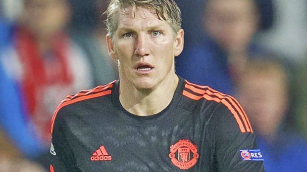 
                <strong>Bastian Schweinsteiger</strong><br>
                Bastian Schweinsteiger: Der Kapitän der deutschen Nationalmannschaft sorgt für einen nationalen Rekord. Im Spiel bei der PSV Eindhoven (1:3) kommt Schweinsteiger in seiner 13. Champions-League-Saison zum Einsatz. Kein Deutscher kann mehr Spielzeiten in der Königsklasse vorweisen.
              